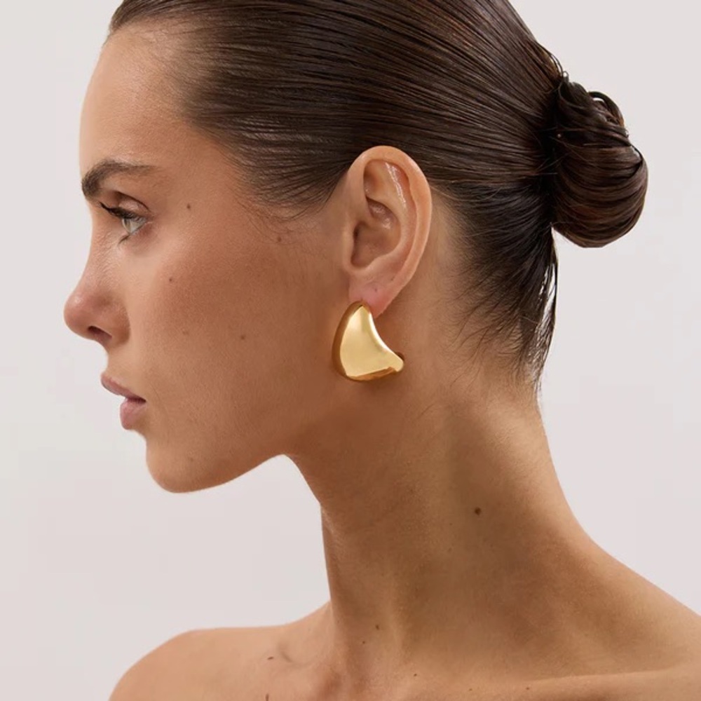 The Arch Earring in Gold by ANNA ROSSI